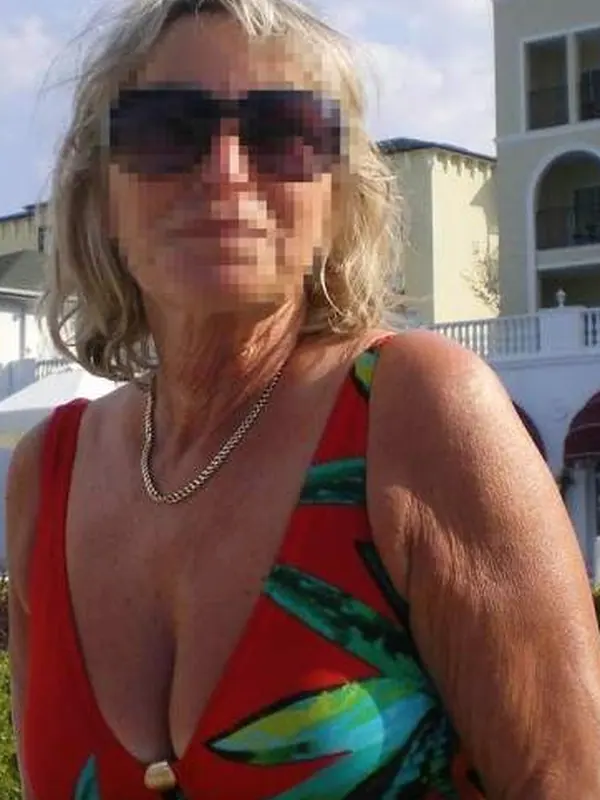 Suzanne, 57 ans, femme cherche homme à Cannes