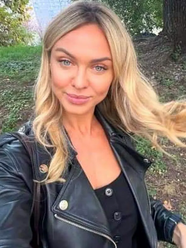 Esther, 44 ans, femme cherche homme à Tours